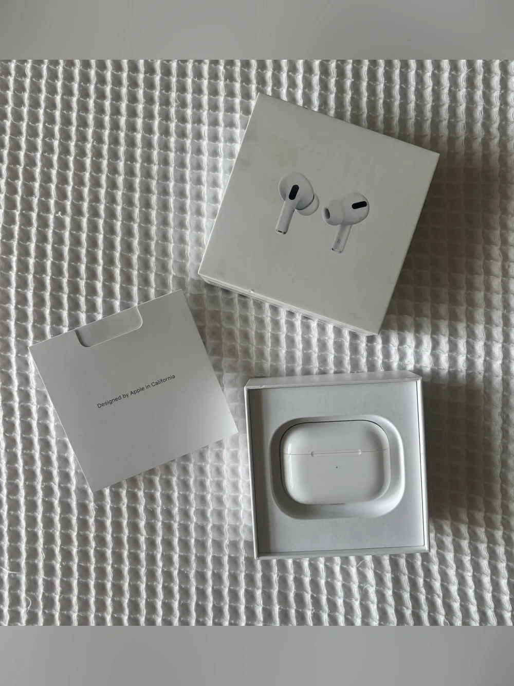 AirPods Pro (1st Gen) with MagSafe Charging Case
